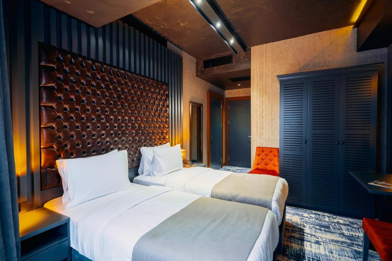 Tapis Rouge Design Boutique Hotel Batumi Exterior foto A room at the hotel