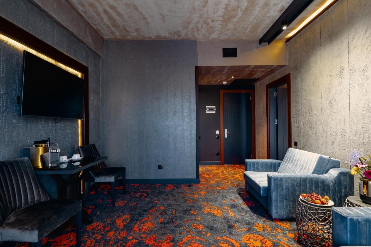 Tapis Rouge Design Boutique Hotel Batumi Exterior foto A room at the hotel