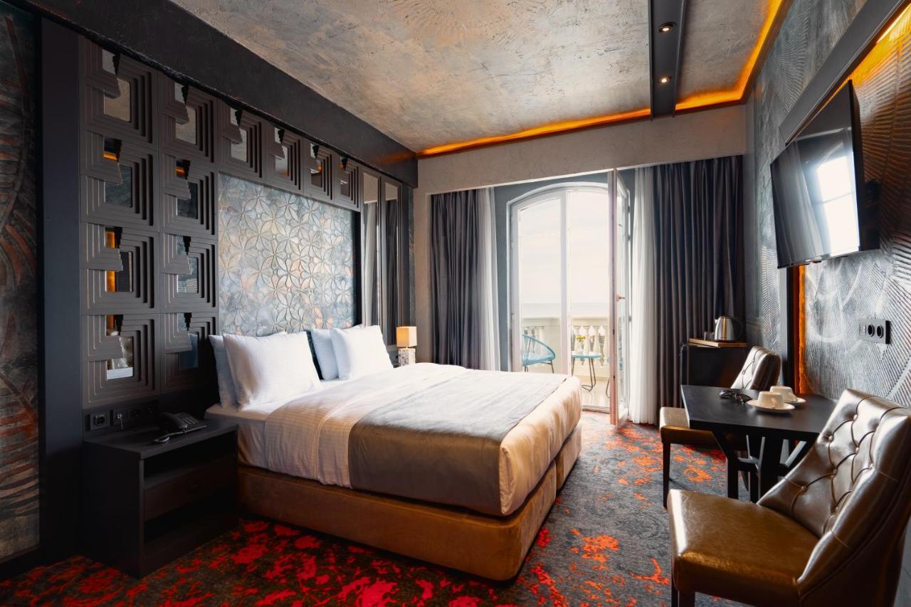 Tapis Rouge Design Boutique Hotel Batumi Exterior foto Deluxe Room