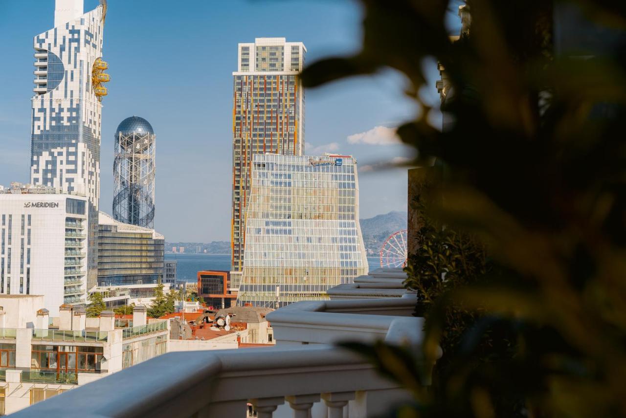 Tapis Rouge Design Boutique Hotel Batumi Exterior foto View of the hotel from the roof