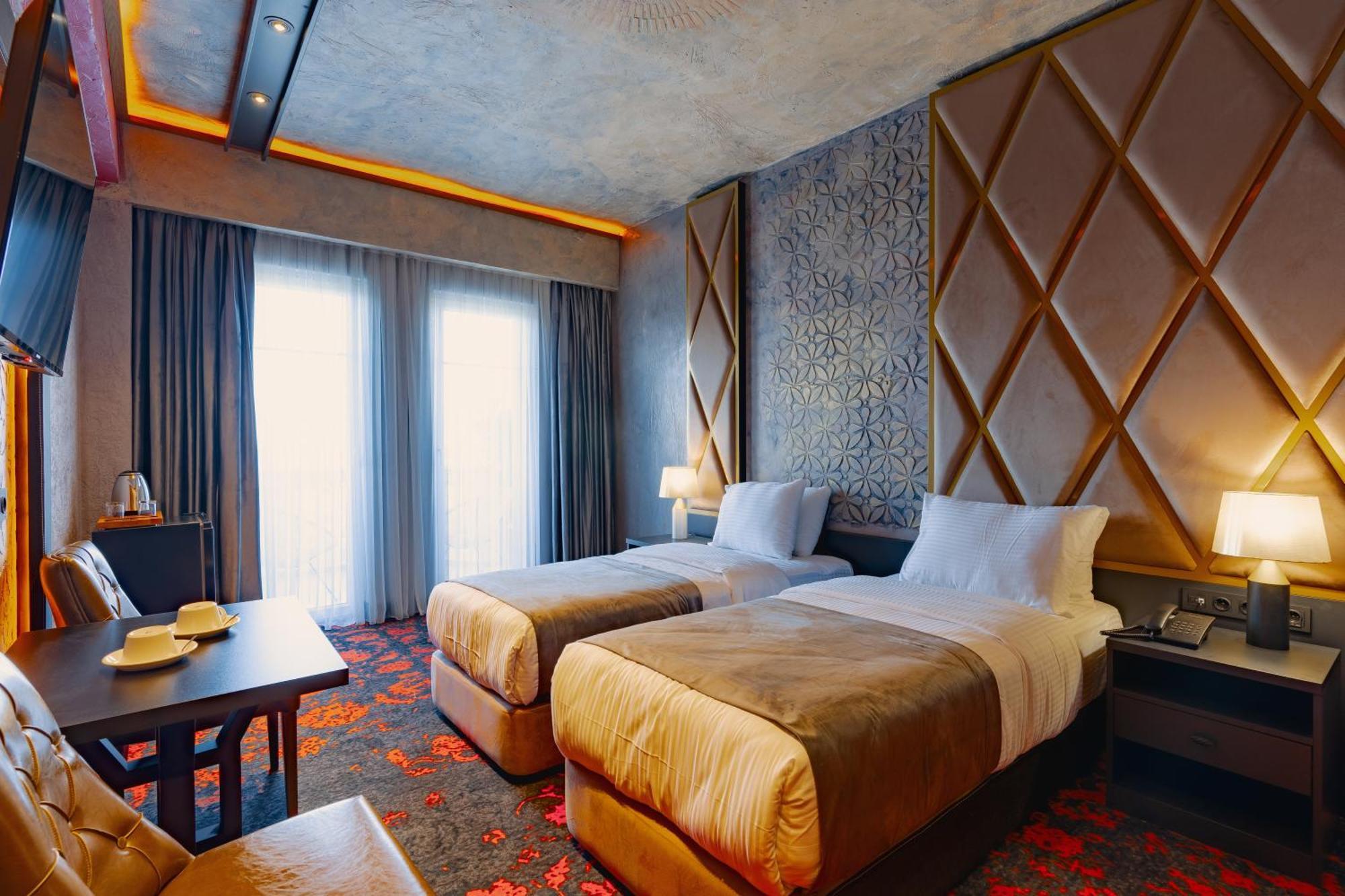 Tapis Rouge Design Boutique Hotel Batumi Exterior foto Deluxe Room