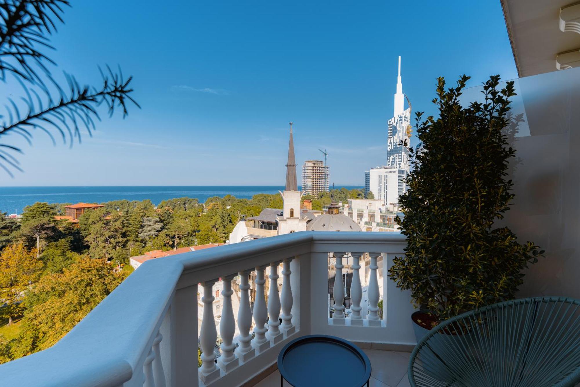 Tapis Rouge Design Boutique Hotel Batumi Exterior foto
